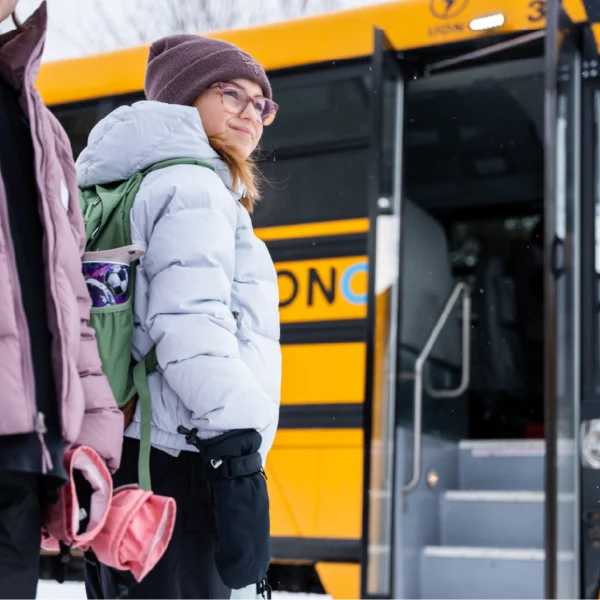 eleve-autobus-hiver-transport-scolaire-cssh